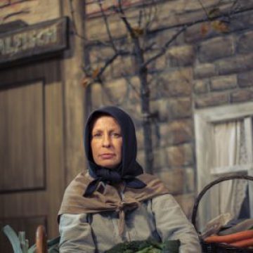 Darstellerin im Vegesacker Geschichtenhaus