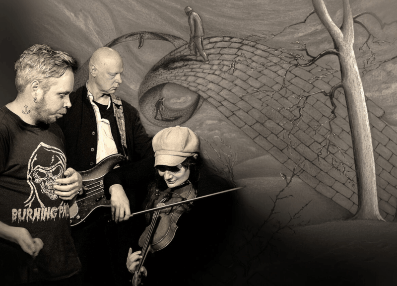 Schwarzweiß-Collage der Folkrockband DEPUI: Links drei Musiker im Halbporträt – ein Sänger, ein Bassist und eine Geigerin beim Spiel. Rechts ein surreal anmutendes Gemälde mit einer gewundenen Brücke, auf der kleine menschliche Figuren gehen, neben einem kahlen Baum.